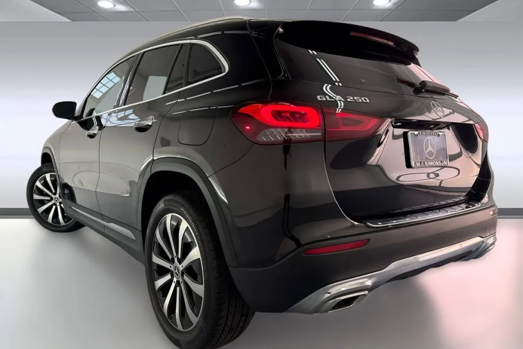 2021 Mercedes Benz GLA 250 photo 1