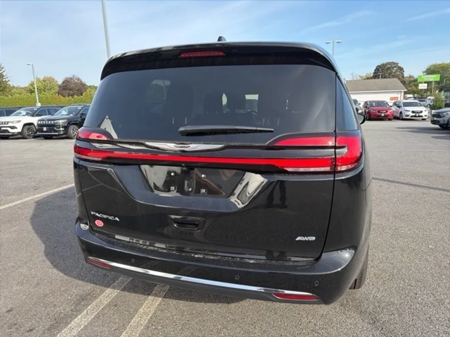 2026 Chrysler Pacifica photo 1