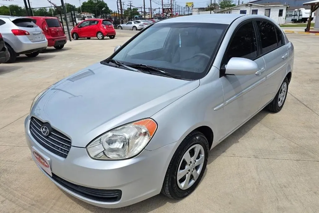 2009 Hyundai Accent GLS photo 1