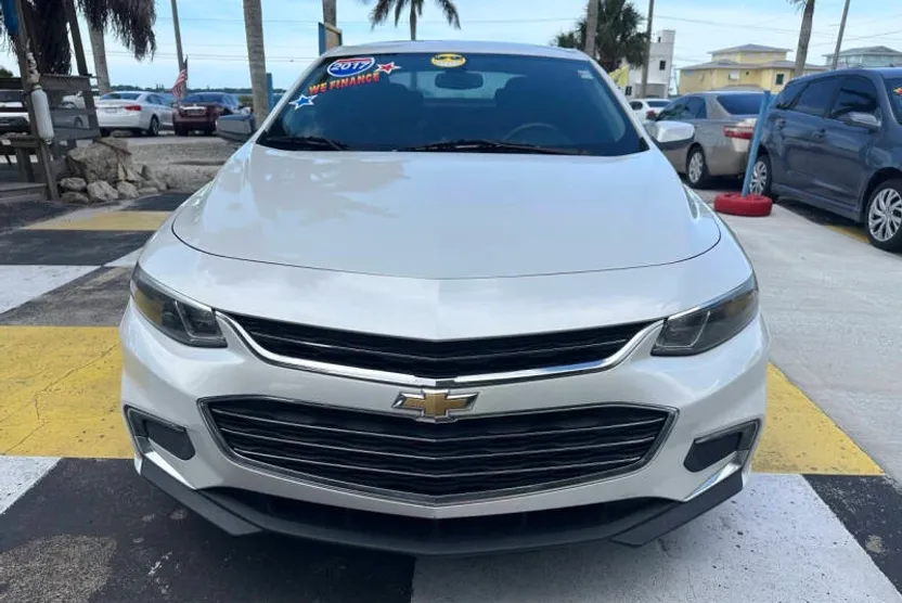 2017 Chevrolet Malibu 1LT photo 1
