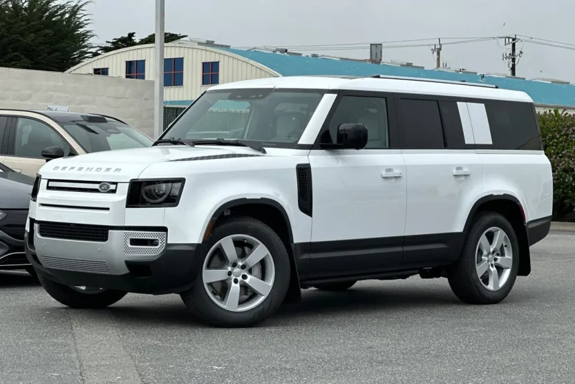 2025 Land Rover Defender 130 S photo 1
