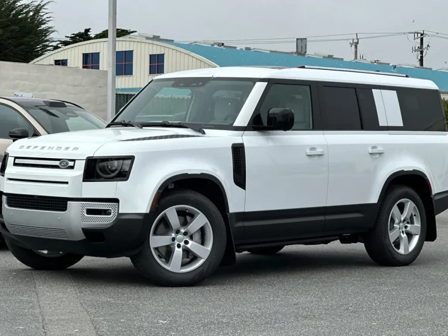 2025 Land Rover Defender 130 S photo 1