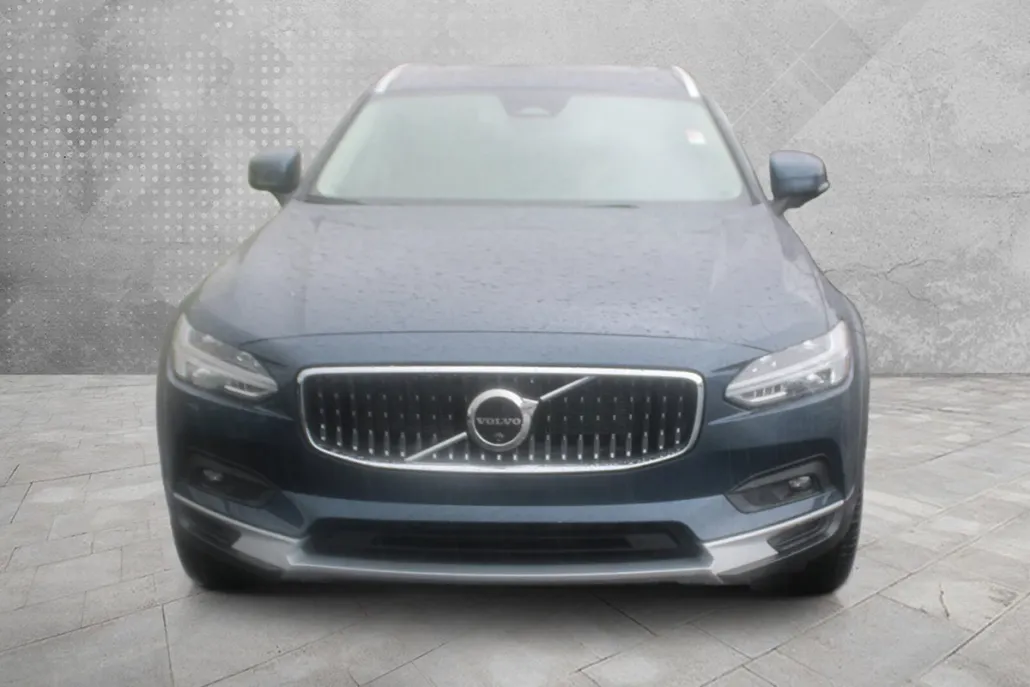 2025 Volvo V90 Cross Country B6 Plus photo 1