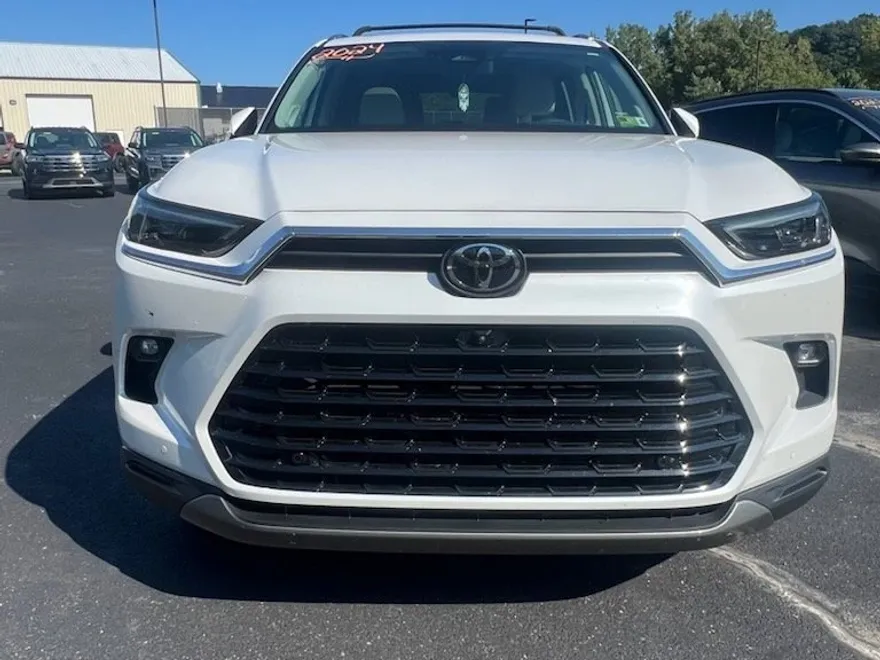 2024 Toyota Grand Highlander XLE Platinum photo 1