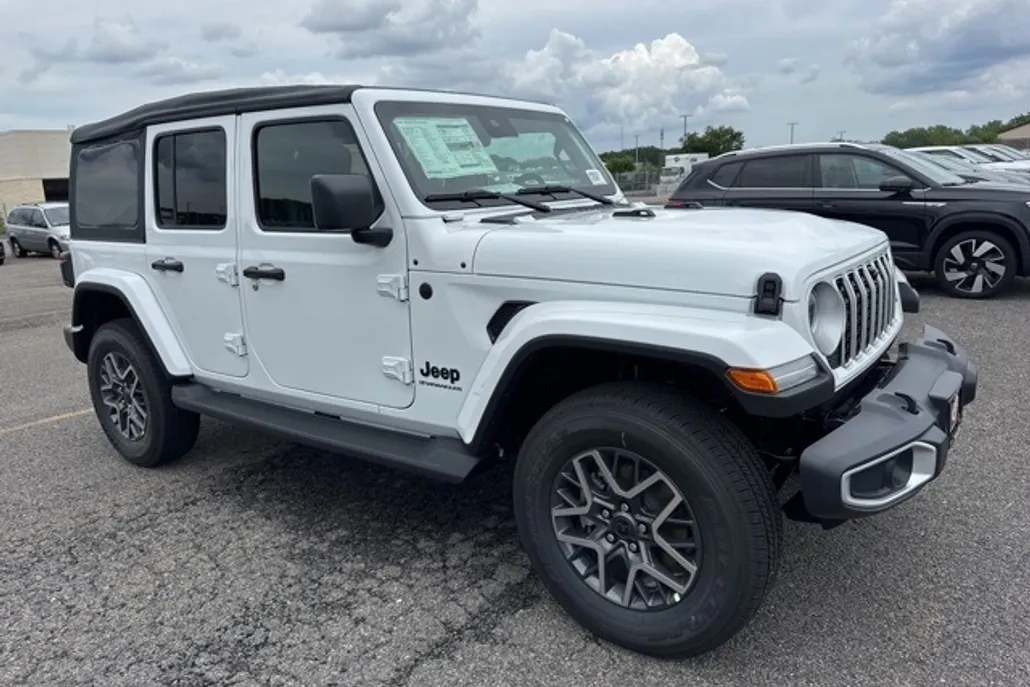 2025 Jeep Wrangler Sahara photo 1