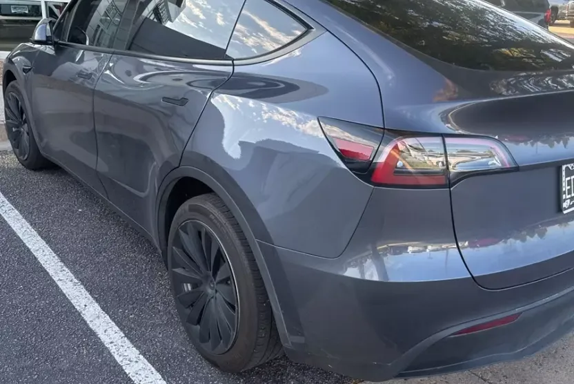 2023 Tesla Model Y Long Range photo 1