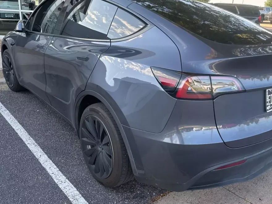 2023 Tesla Model Y Long Range photo 1