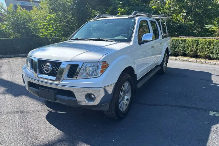2012 Nissan Frontier SL photo 1
