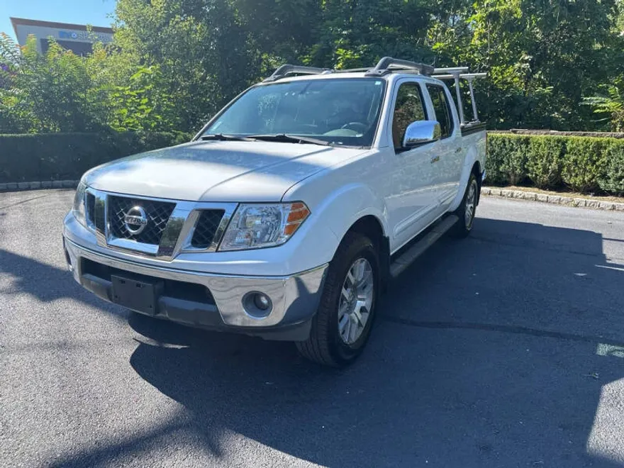 2012 Nissan Frontier SL photo 1