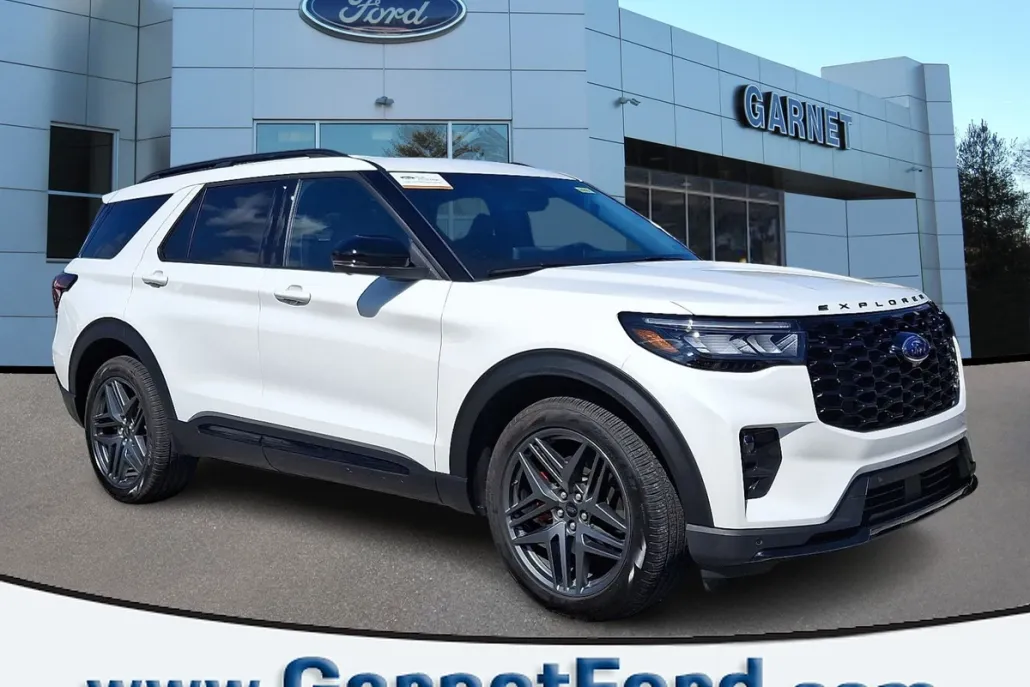 2025 Ford Explorer ST photo 1