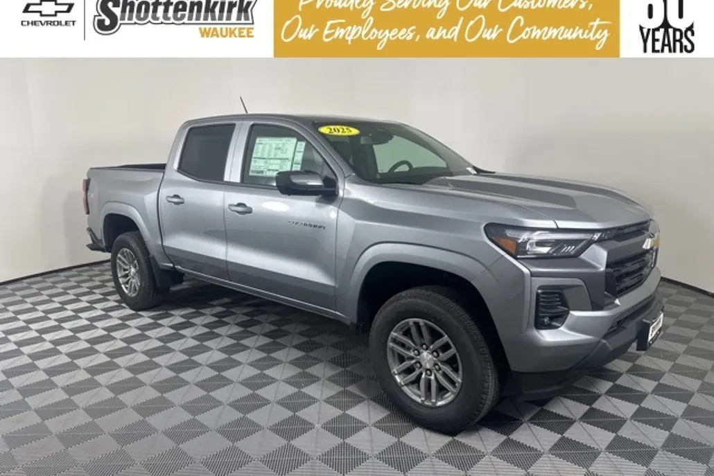 2025 Chevrolet Colorado Work Truck LT photo 1