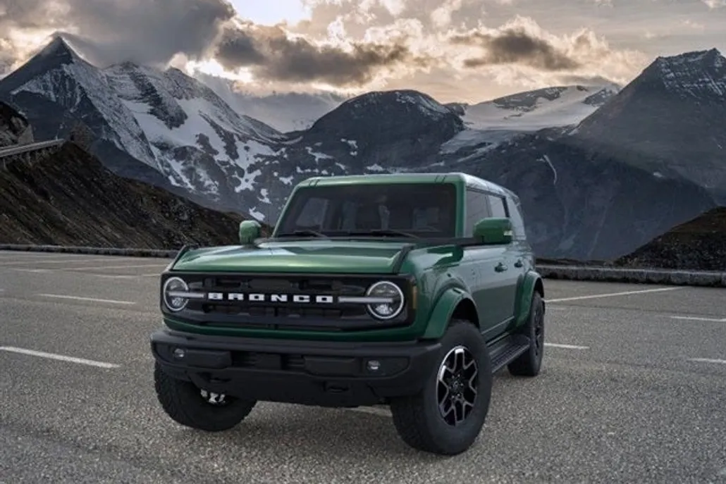 2025 Ford Bronco Outer Banks photo 1