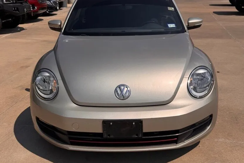 2015 Volkswagen Beetle 1.8T Convertible photo 1