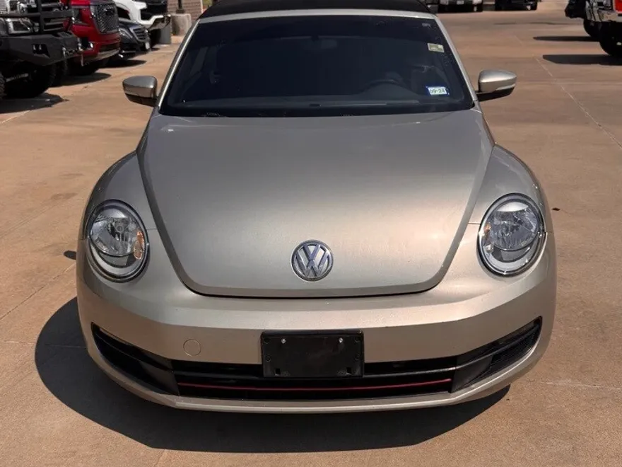 2015 Volkswagen Beetle 1.8T Convertible photo 1