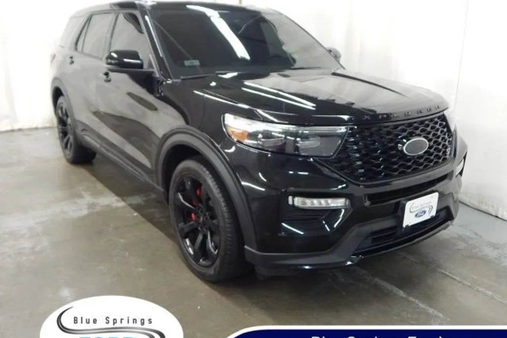 2022 Ford Explorer ST photo 1