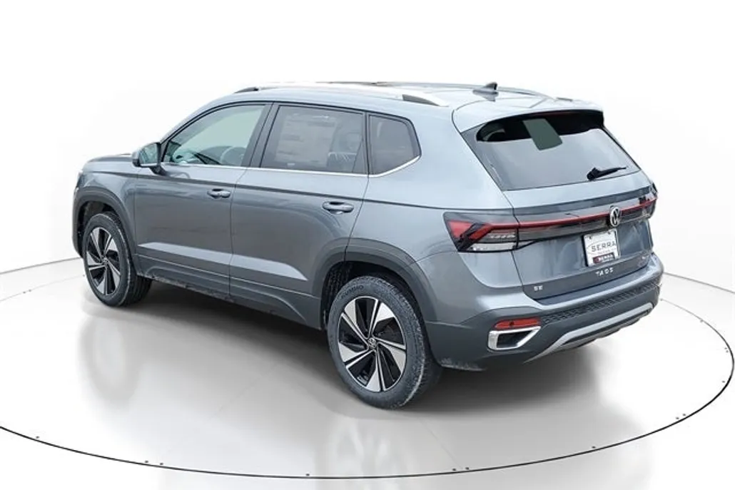 2025 Volkswagen Taos SE photo 1