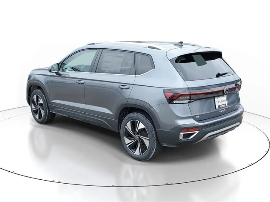 2025 Volkswagen Taos SE photo 1