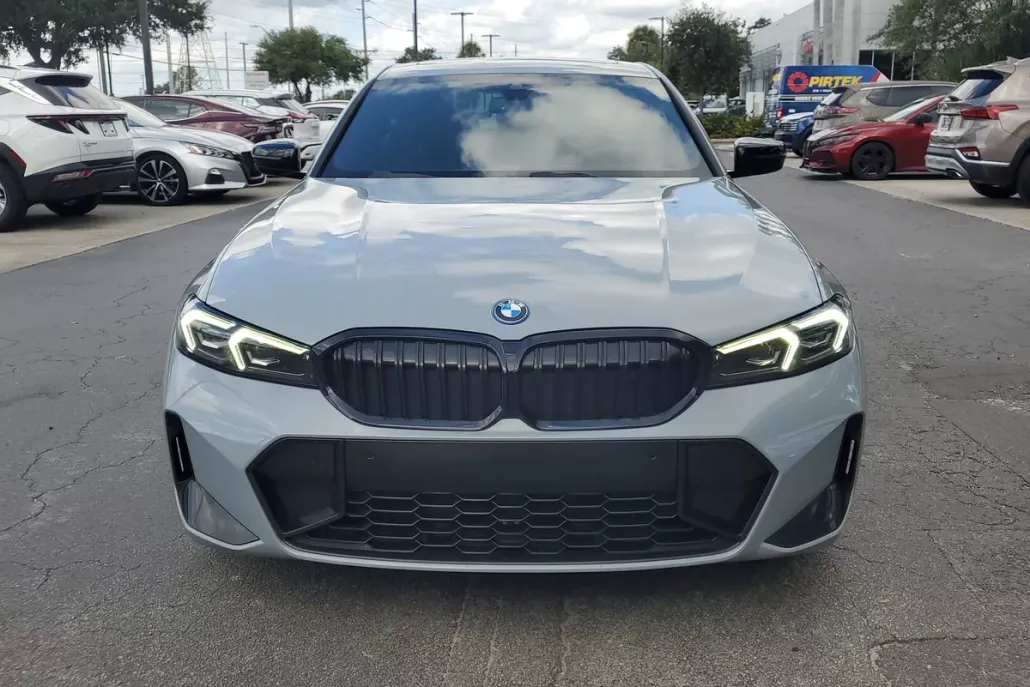 2023 Bmw 330e photo 1