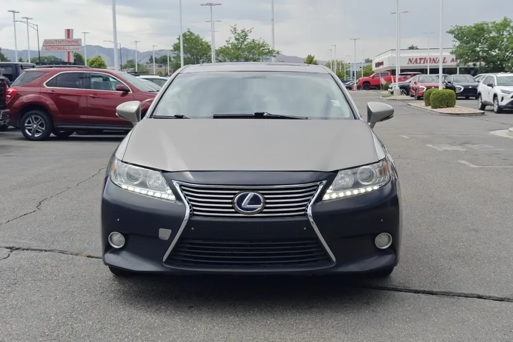 2015 Lexus ES 300h photo 1