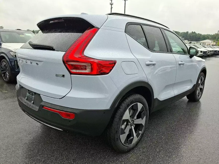 2026 Volvo XC40 Plus photo 1