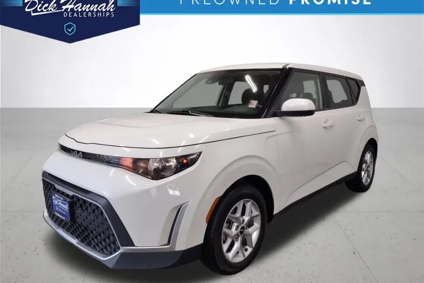 2023 Kia Soul LX photo 1