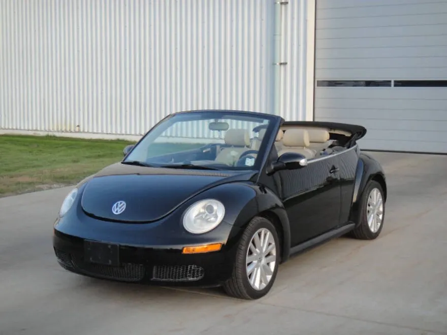2008 Volkswagen Beetle SE photo 1