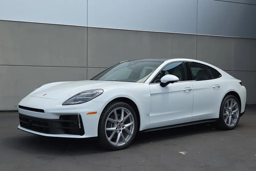 2025 Porsche Panamera 4 photo 1
