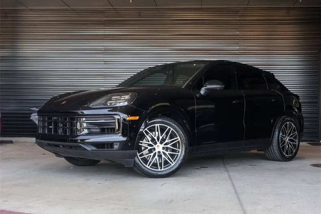 2024 Porsche Cayenne Coupe photo 1
