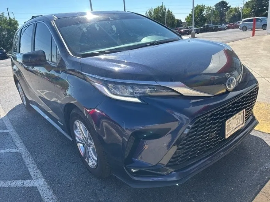 2021 Toyota Sienna XSE photo 1