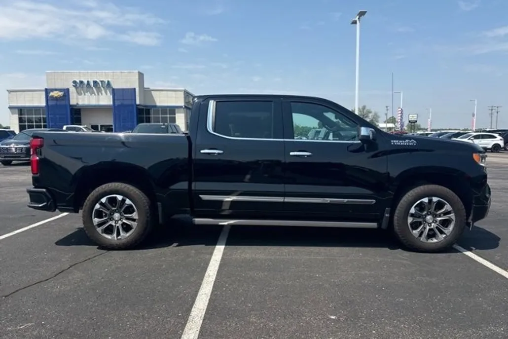2022 Chevrolet Silverado 1500 High Country photo 1