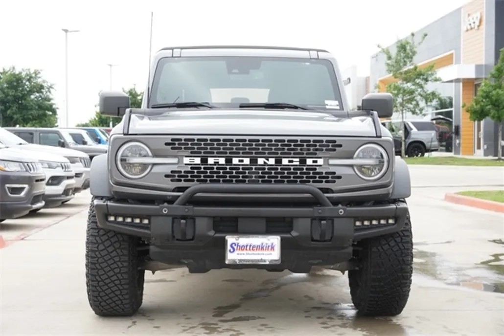 2022 Ford Bronco Badlands photo 1