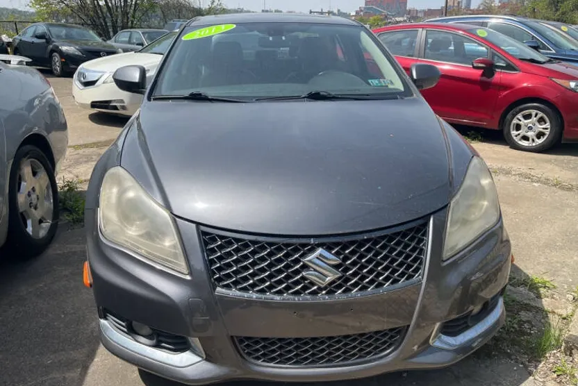 2013 Suzuki Kizashi photo 1