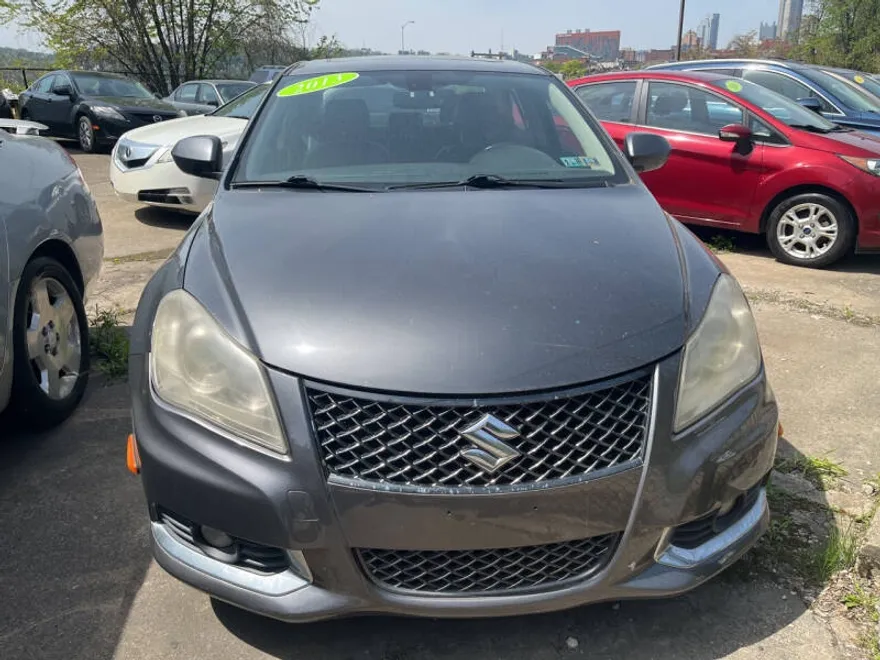 2013 Suzuki Kizashi photo 1