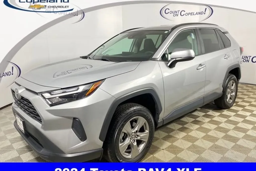 2024 Toyota RAV4 XLE photo 1