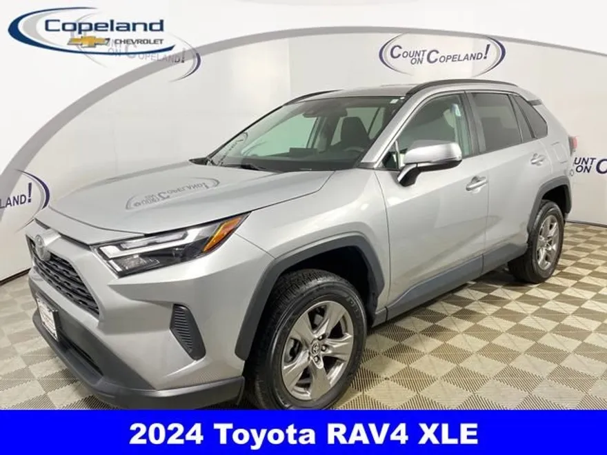 2024 Toyota RAV4 XLE photo 1