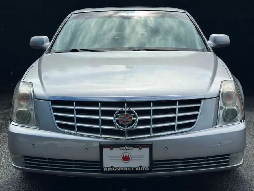 2010 Cadillac DTS Luxury photo 1