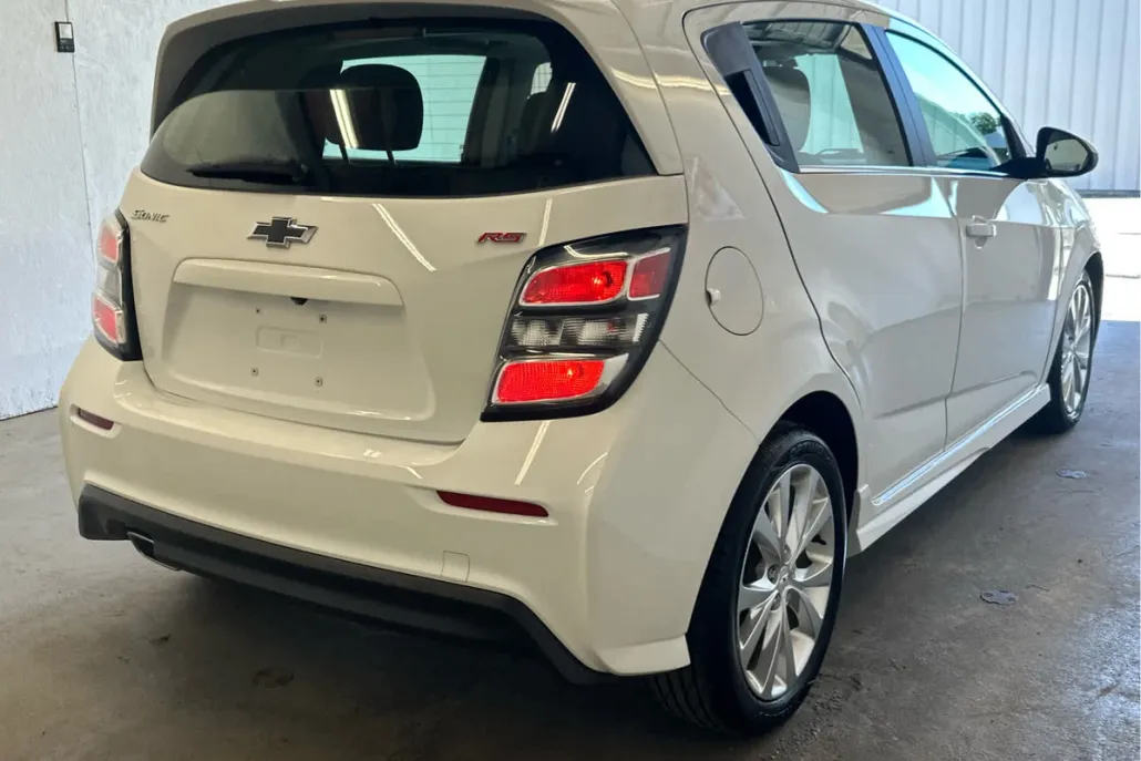 2019 Chevrolet Sonic LT photo 1