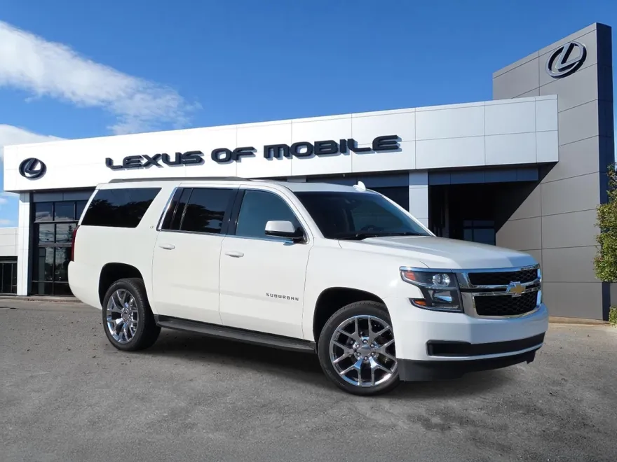 2019 Chevrolet Suburban LT photo 1