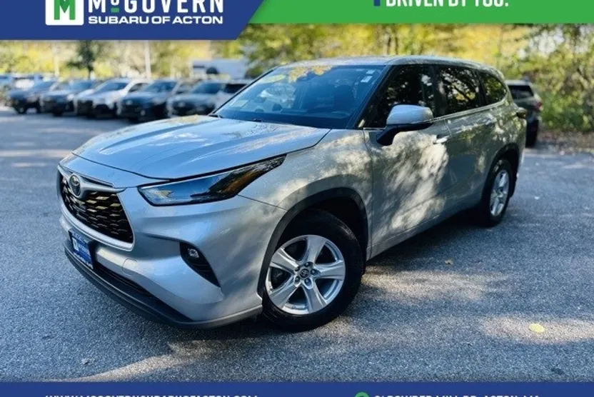 2024 Toyota Highlander LE photo 1