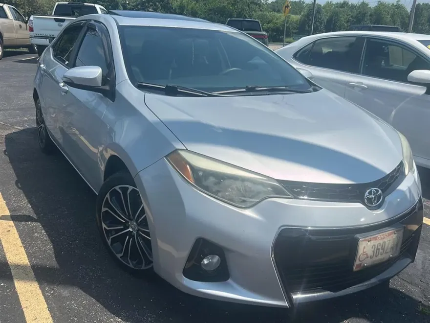 2015 Toyota Corolla L photo 1