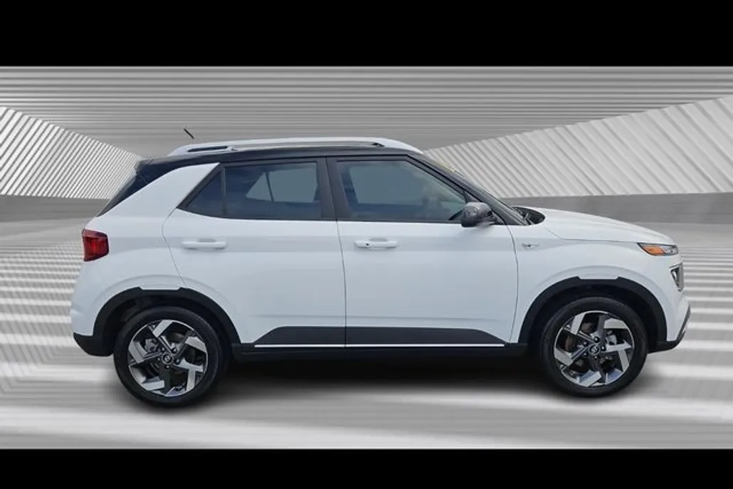 2025 Hyundai Venue Limited photo 1