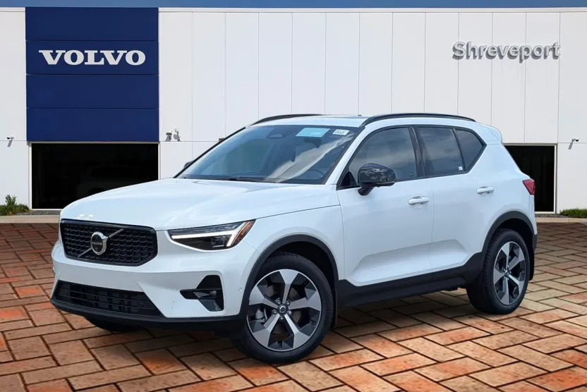 2026 Volvo XC40 AWD Plus photo 1