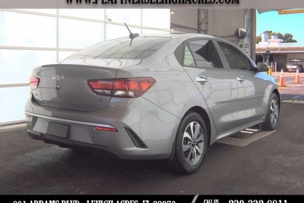 2023 Kia Rio S photo 1