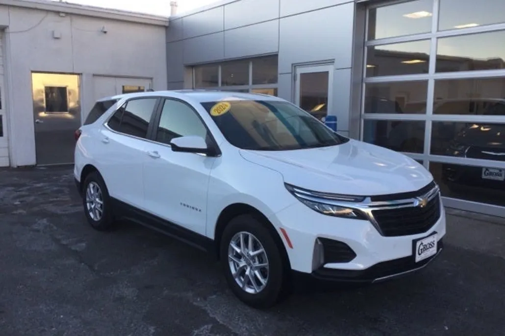 2024 Chevrolet Equinox LT photo 1