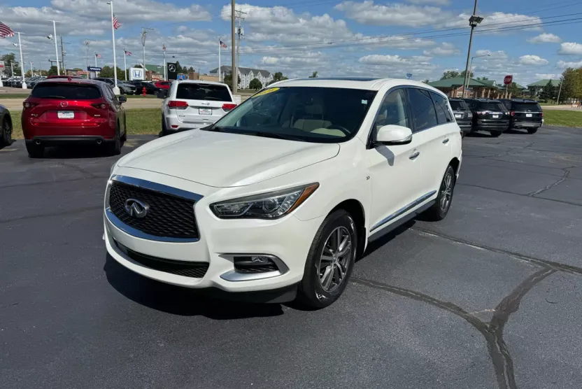 2016 Infiniti QX60 Base AWD photo 1