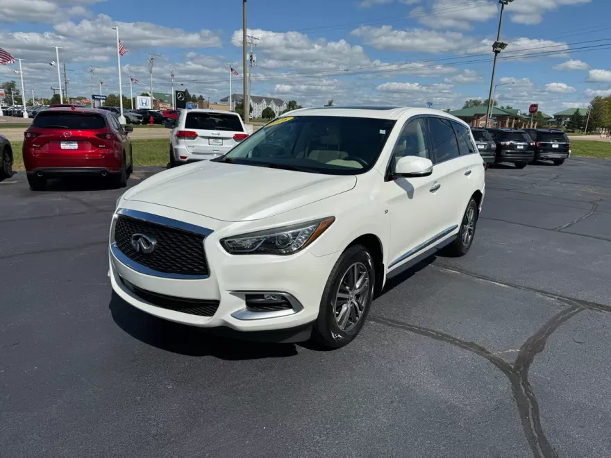 2016 Infiniti QX60 Base AWD photo 1