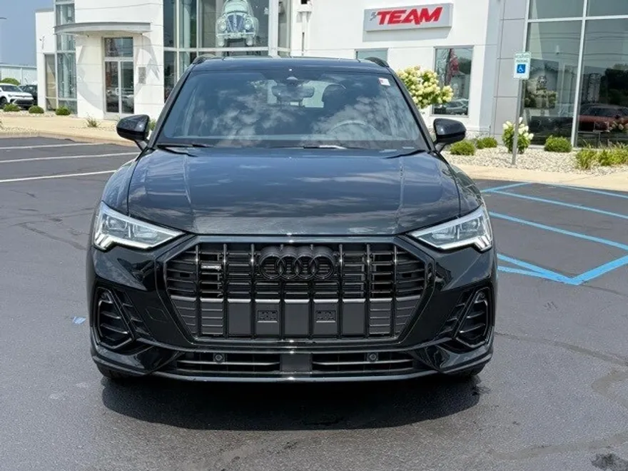 2025 Audi Q3 45 TFSI S line Premium photo 1