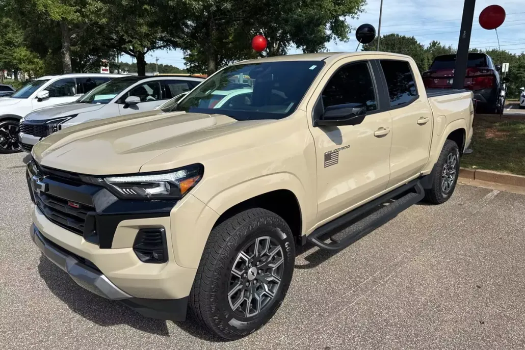 2024 Chevrolet Colorado Z71 photo 1