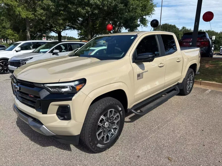 2024 Chevrolet Colorado Z71 photo 1