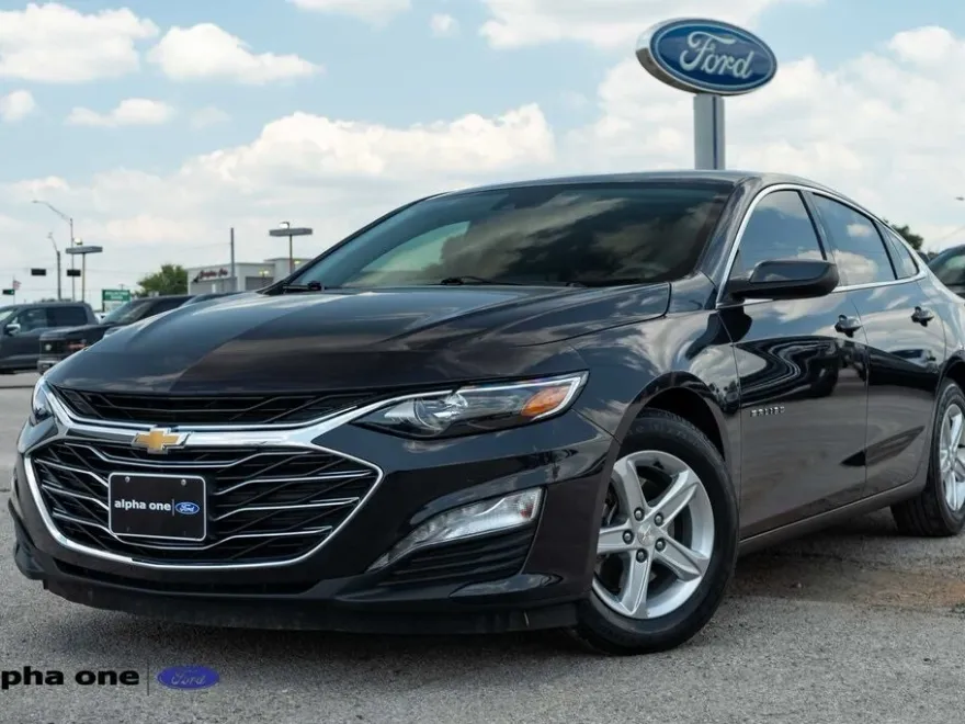 2023 Chevrolet Malibu 1LT photo 1